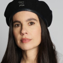 Javiera Mena celebra los 20 años de "Esquemas Juveniles"