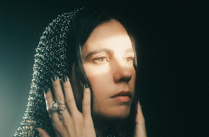 Javiera Mena: inmersión en equilibrio y lucidez - Entrevista