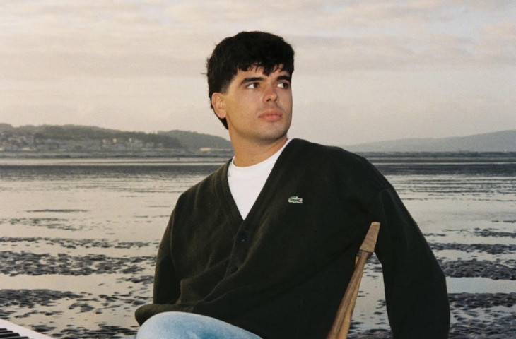 "El Sitio de Siempre" el álbum debut de Iñigo Quintero