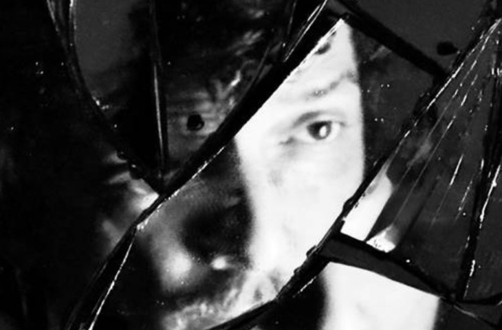 León Larregui regresa como solista con "Bruma"