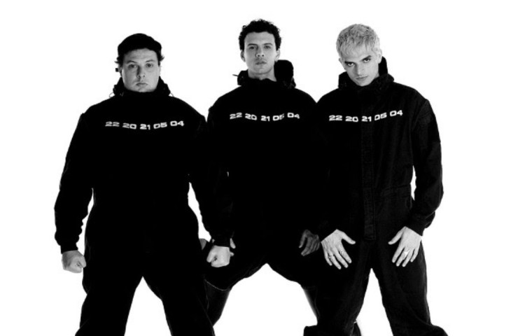 USTED SEÑALEMELO lanza su álbum 'Términos y Condiciones'