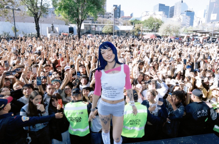 iza tkm presenta su álbum debut "i Music Listen"
