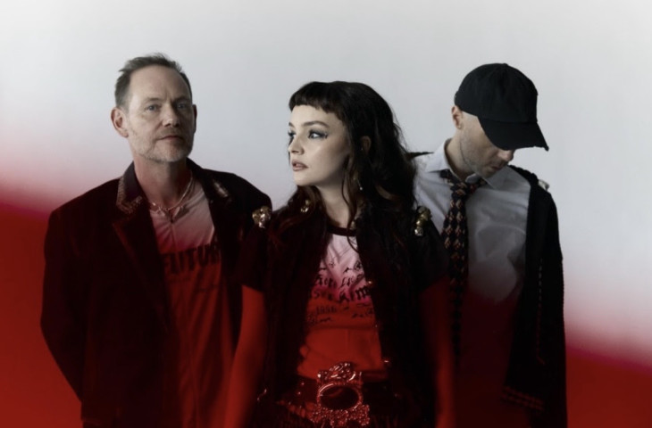 CHVRCHES regresa con “Roses” y anuncia una nueva era musical